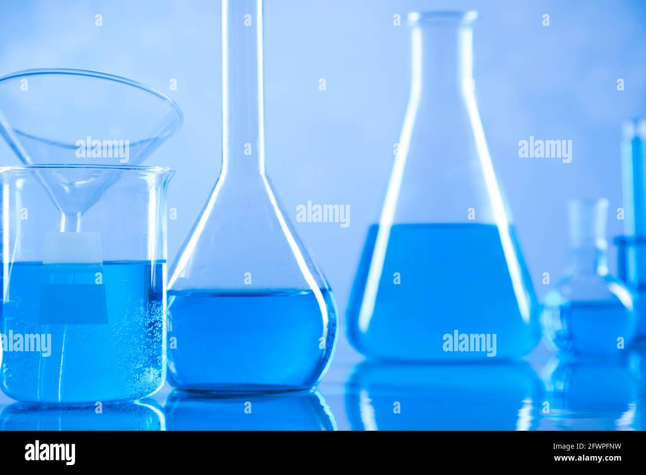 Glassware, Laboratory beakers,Science experiment Stock Photo Alamy