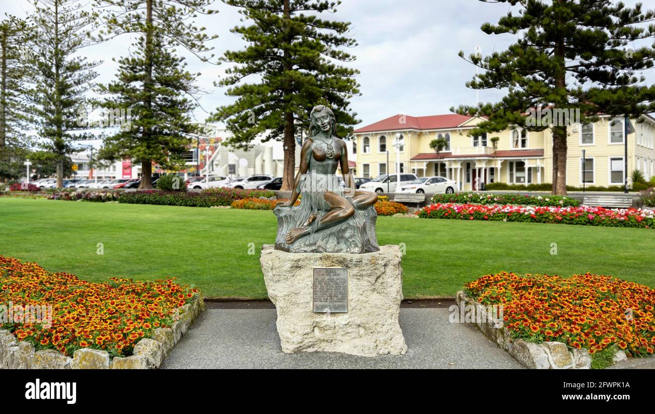 Napier's Iconic Bronze Statue of the Maori Girl - Pania of the Reef Stock Photo