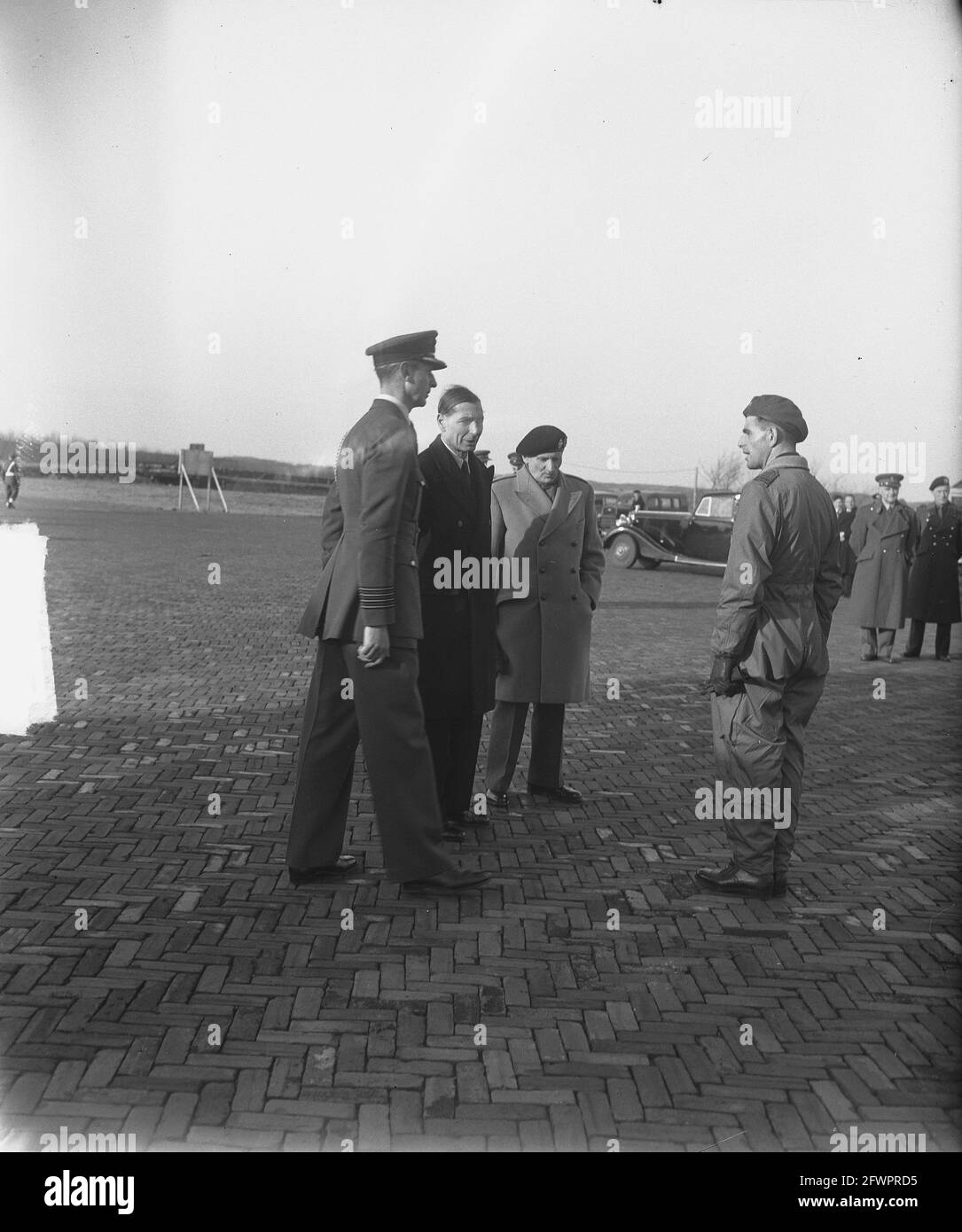 Montgomery arrives at Valkenburg airfield. Montgomery with pilot and British Ambassador, January 15, 1949, pilots, airfields, The Netherlands, 20th century press agency photo, news to remember, documentary, historic photography 1945-1990, visual stories, human history of the Twentieth Century, capturing moments in time Stock Photo