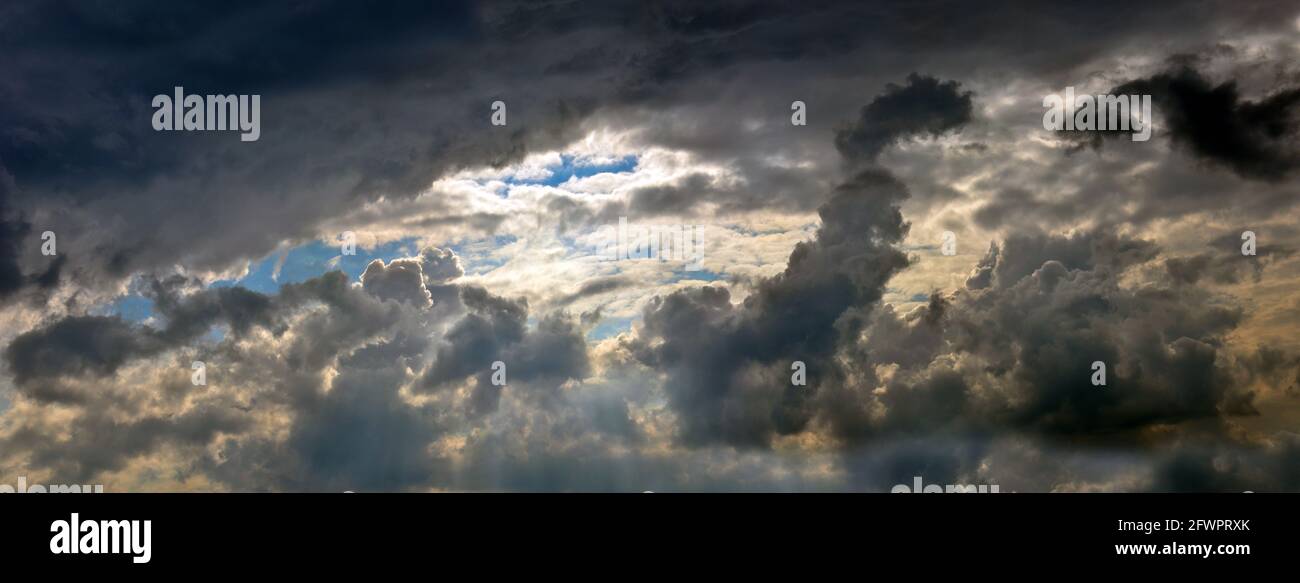 Windy stormy hi-res stock photography and images - Alamy