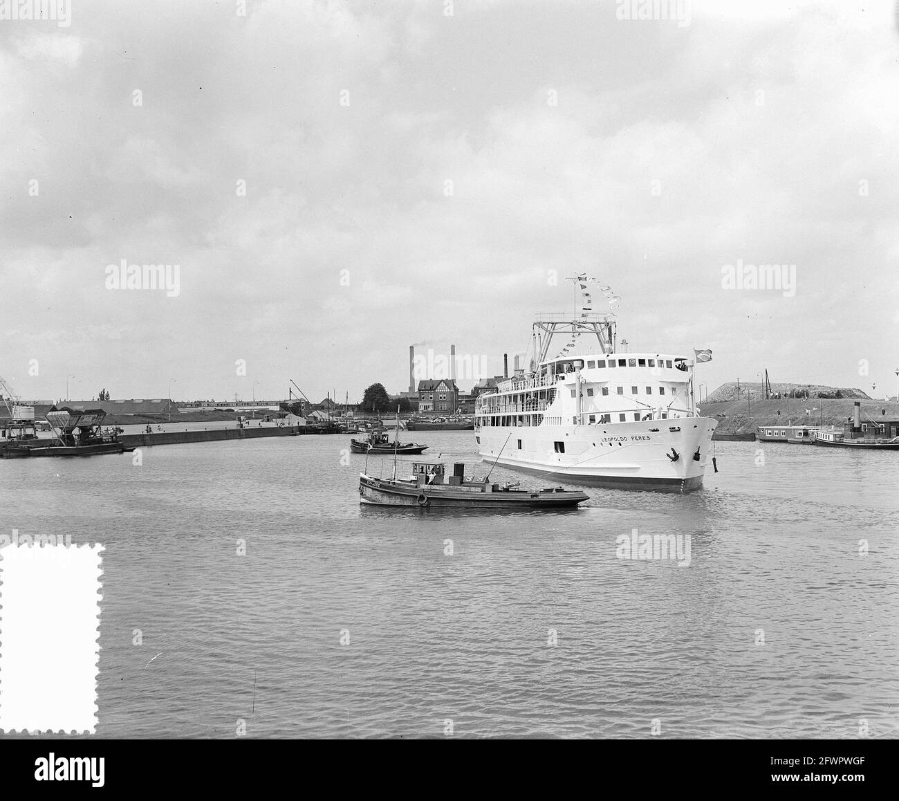 Motor vessel leopoldo feres hires stock photography and images Alamy