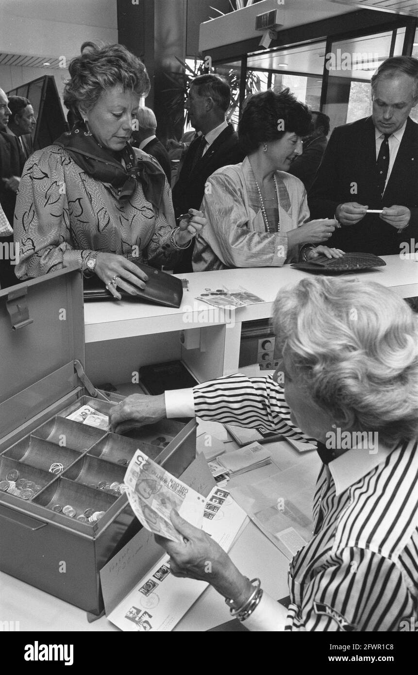 Princess Margriet at presentation Red Cross postage stamps The Hague, Princess Margriet and minister Smit Kroes buy stamps, September 1, 1987, ministers, postage stamps, princesses, The Netherlands, 20th century press agency photo, news to remember, documentary, historic photography 1945-1990, visual stories, human history of the Twentieth Century, capturing moments in time Stock Photo