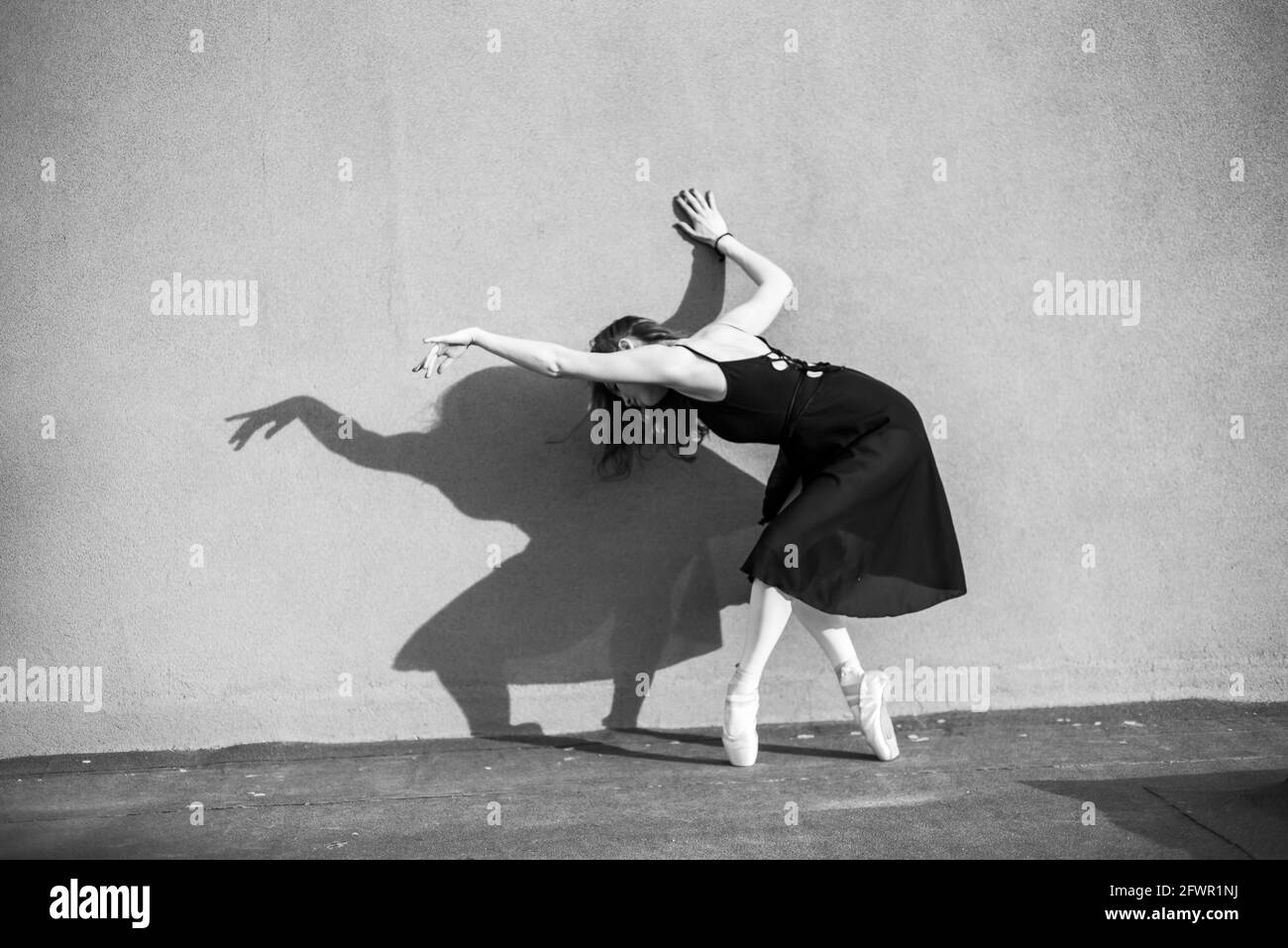 Page 3 - Jump Over Wall High Resolution Stock Photography and Images - Alamy