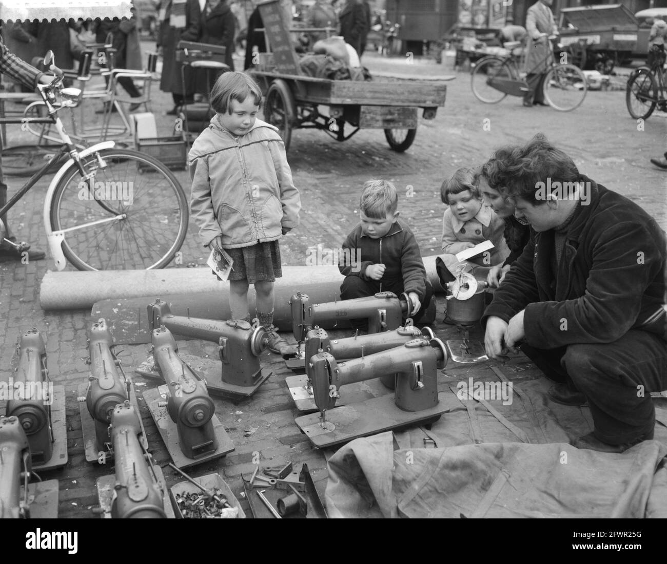 Historic sewing machines hires stock photography and images Alamy