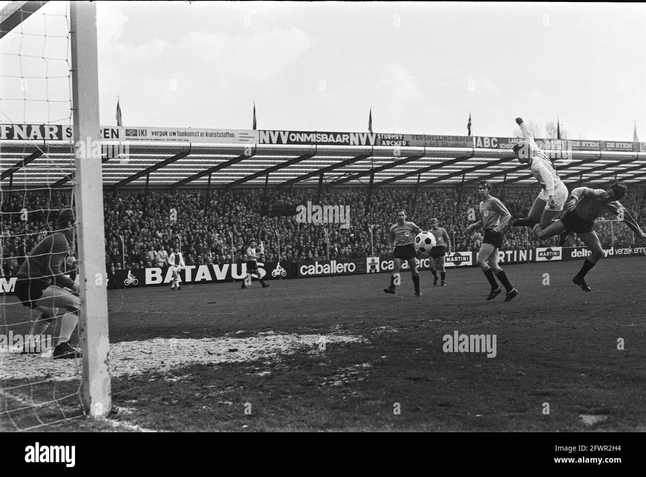 NAC against Ajax 0-2; Piet Keizer makes 0-1, 15 November 1970, sports, soccer, The Netherlands, 20th century press agency photo, news to remember, documentary, historic photography 1945-1990, visual stories, human history of the Twentieth Century, capturing moments in time Stock Photo