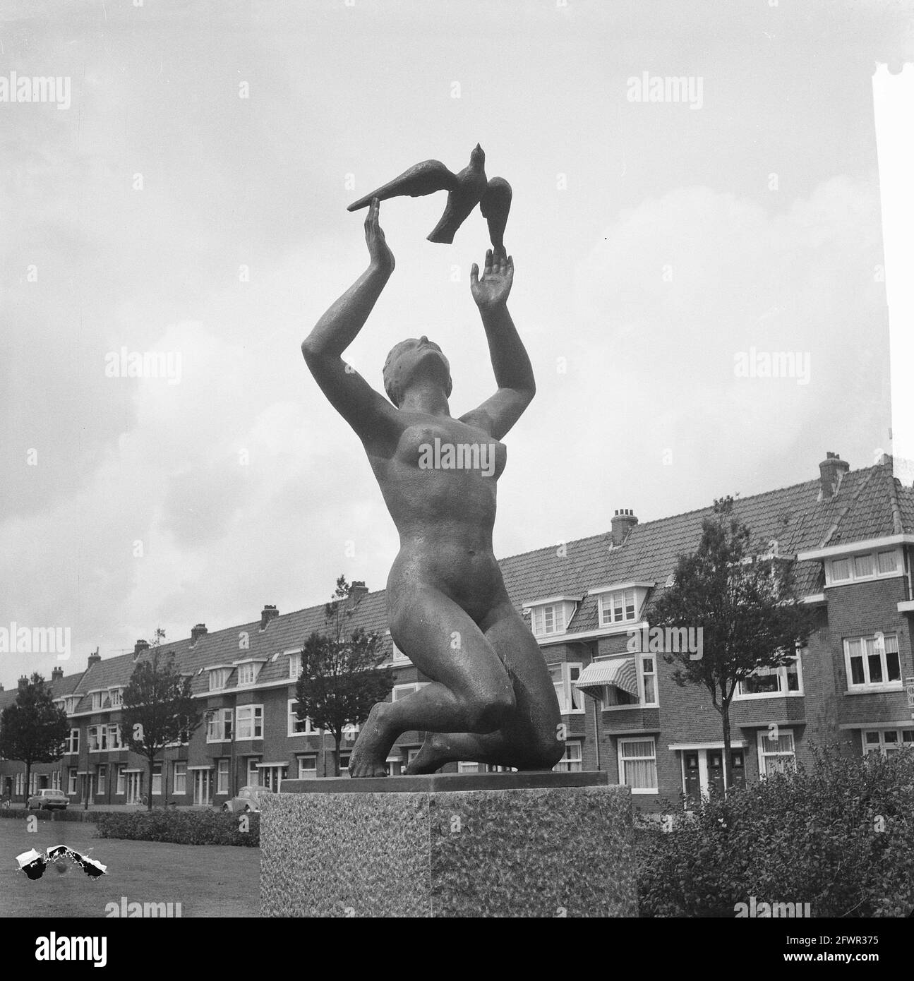 Night figure by sculptor Hans Reicher, August 10, 1962, PICTURES, sculptors, The Netherlands, 20th century press agency photo, news to remember, documentary, historic photography 1945-1990, visual stories, human history of the Twentieth Century, capturing moments in time Stock Photo