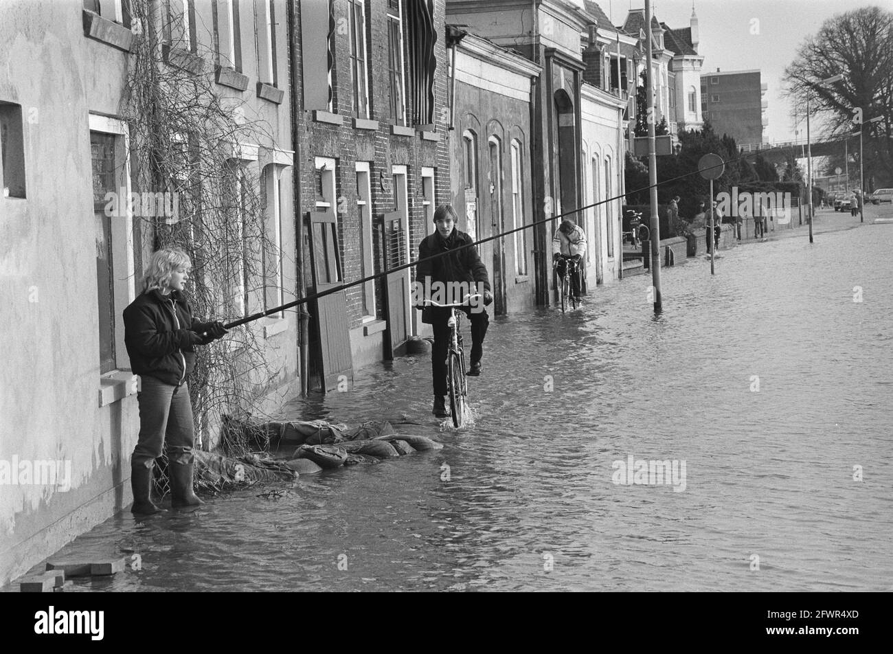Water nuisance due to melting and rain water. Fishermen fishes in street in Deventer, January 8, 1982, WATEROVERLAST, The Netherlands, 20th century press agency photo, news to remember, documentary, historic photography 1945-1990, visual stories, human history of the Twentieth Century, capturing moments in time Stock Photo