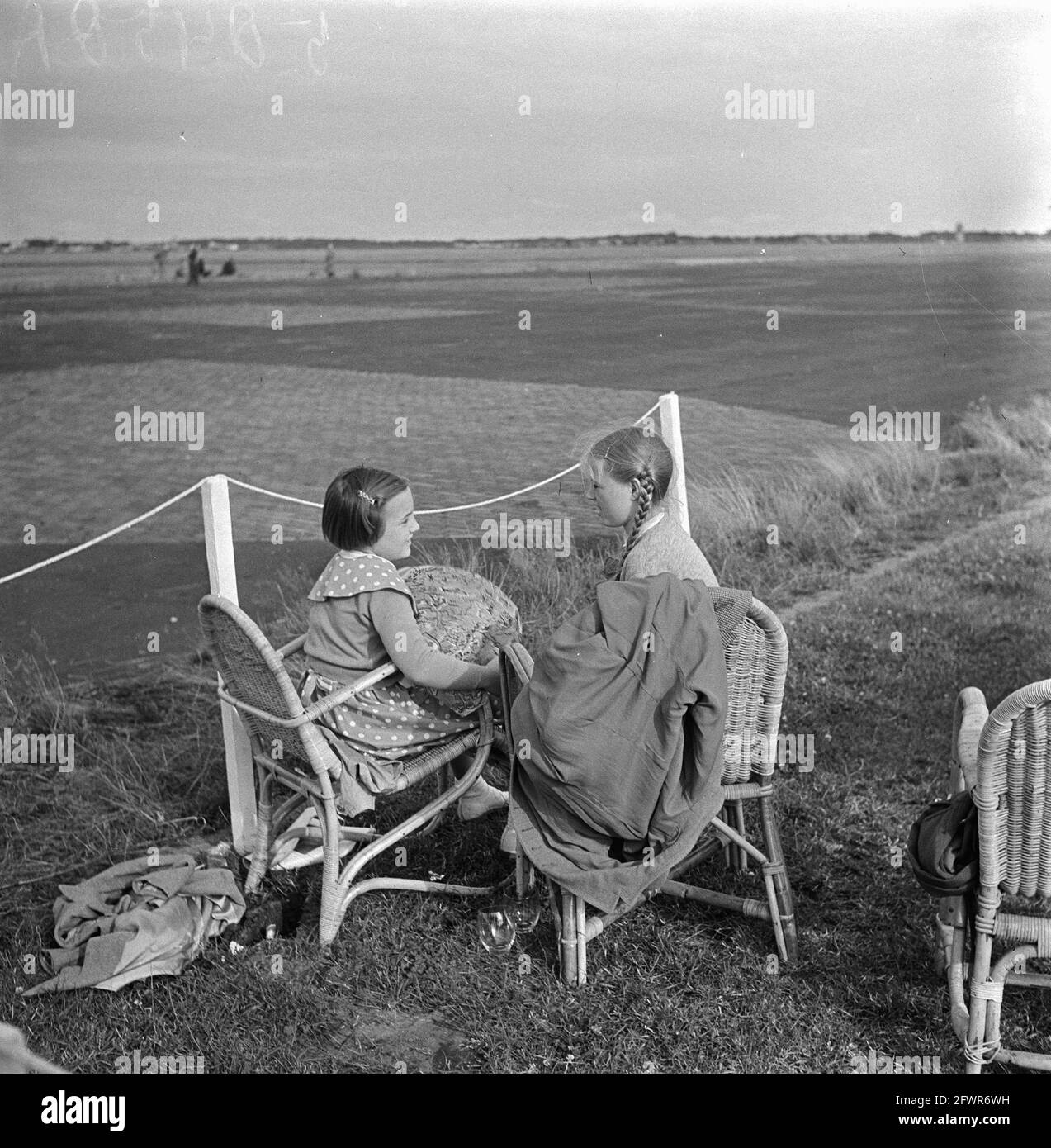 Nato Vliegfeest Soesterberg 40 years of Military Aviation [two girls, one of whom is Princess Margriet?], July 18, 1953, The Netherlands, 20th century press agency photo, news to remember, documentary, historic photography 1945-1990, visual stories, human history of the Twentieth Century, capturing moments in time Stock Photo