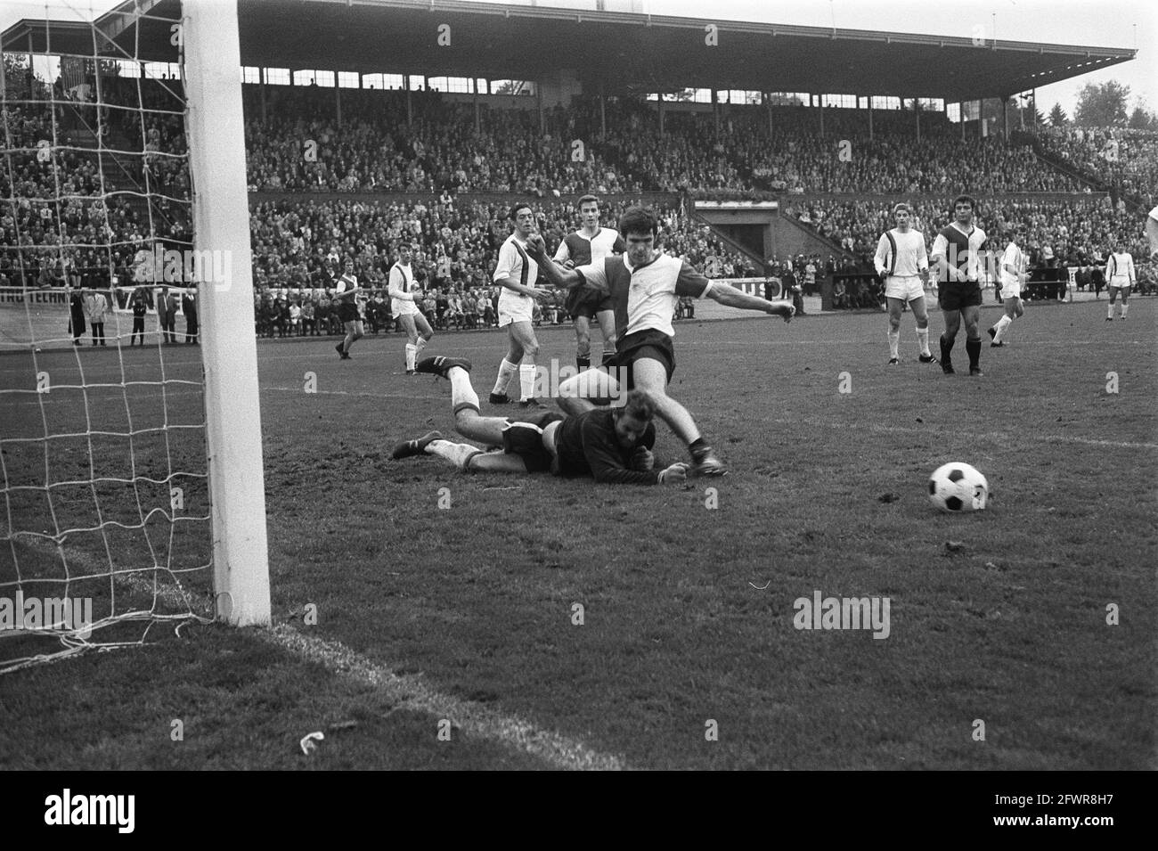 NEC v Feyenoord 0-2. Wim van Hanegem with knee against head of goalkeeper De Bree, Mellaard, Merkx and Kindvall, October 26, 1969, soccer, The Netherlands, 20th century press agency photo, news to remember, documentary, historic photography 1945-1990, visual stories, human history of the Twentieth Century, capturing moments in time Stock Photo