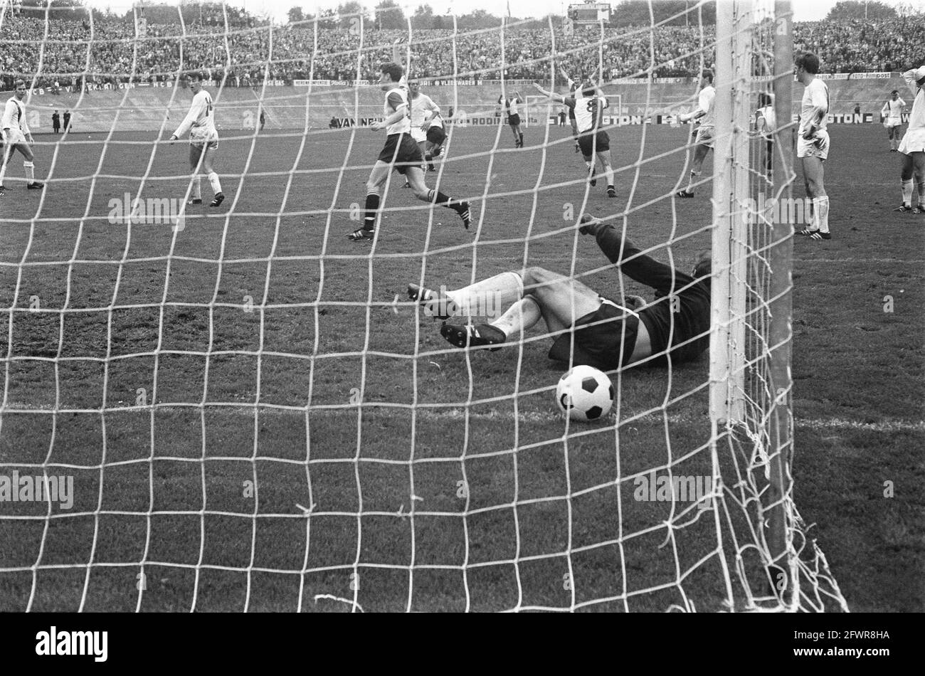NEC v Feyenoord 0-2. Keeper de Bree allowed ball to pass, into net, 26 October 1969, sport, soccer, The Netherlands, 20th century press agency photo, news to remember, documentary, historic photography 1945-1990, visual stories, human history of the Twentieth Century, capturing moments in time Stock Photo