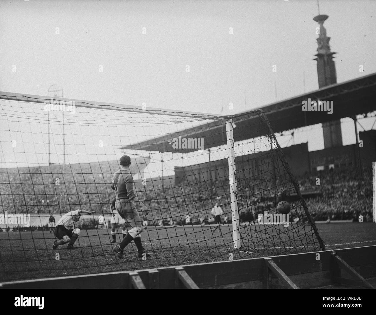Netherlands-England 0-1 to England, 18 May 1949, sport, soccer, The Netherlands, 20th century press agency photo, news to remember, documentary, historic photography 1945-1990, visual stories, human history of the Twentieth Century, capturing moments in time Stock Photo