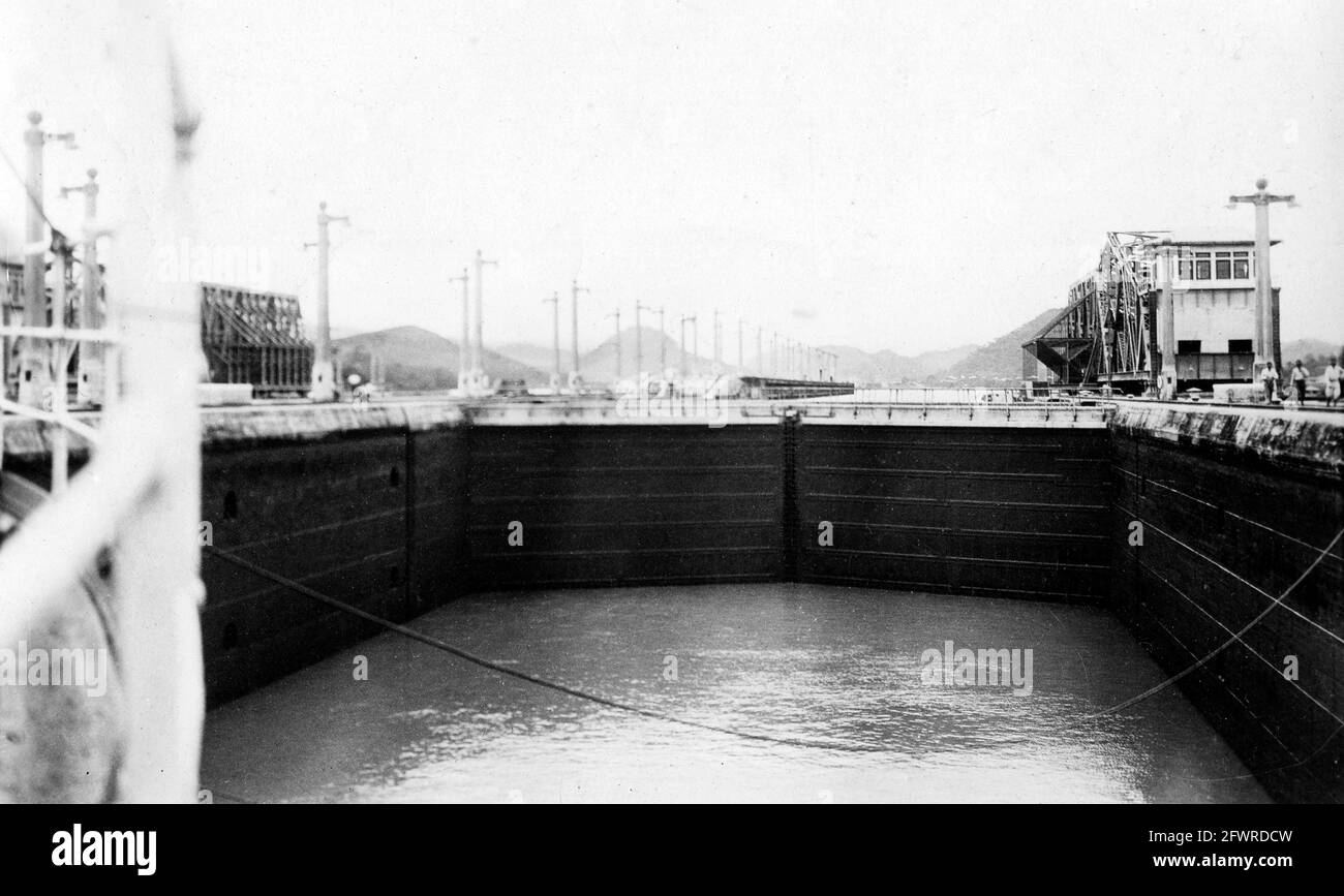 Ship canal locks Black and White Stock Photos & Images - Alamy
