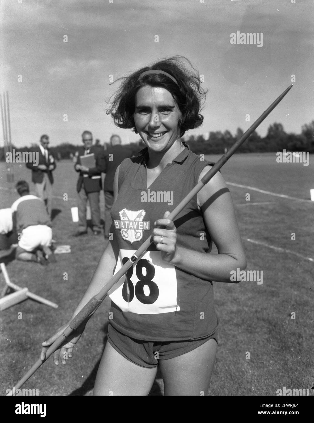 Dutch Athletics Championships in Groningen, Ms. Wil Hulshof, winner javelin throw, 14 August 1965, athletics, championships, winners, The Netherlands, 20th century press agency photo, news to remember, documentary, historic photography 1945-1990, visual stories, human history of the Twentieth Century, capturing moments in time Stock Photo