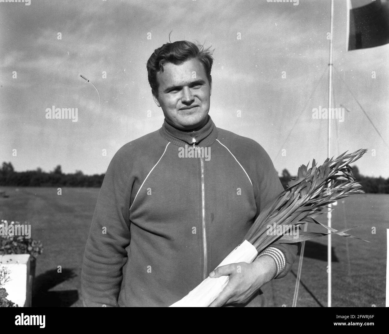 Dutch athletics championships in Groningen, Piet van der Kruk, champion shot put, 14 August 1965, athletics, sports, The Netherlands, 20th century press agency photo, news to remember, documentary, historic photography 1945-1990, visual stories, human history of the Twentieth Century, capturing moments in time Stock Photo