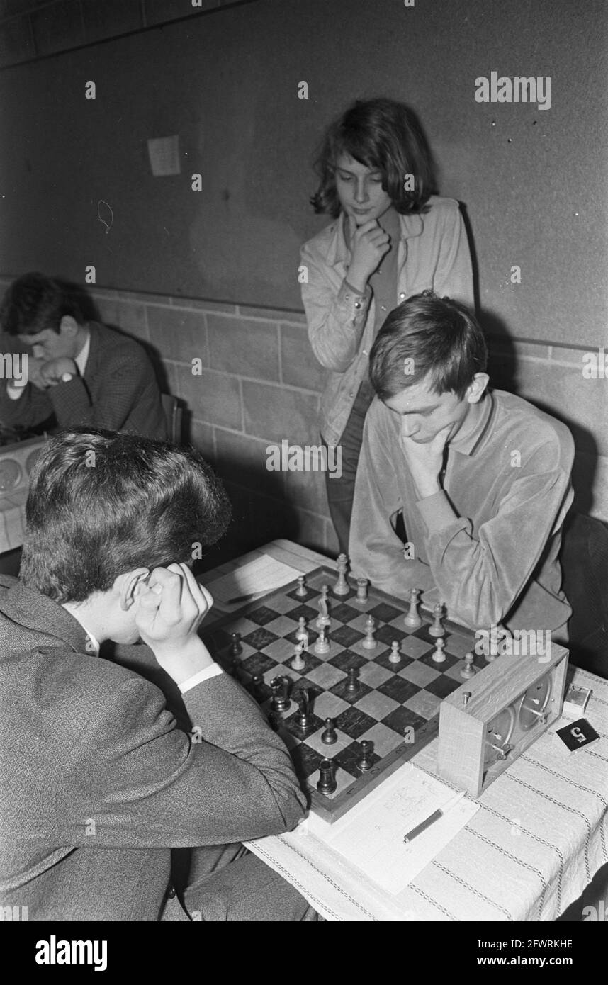 Karpov (l) plays against Hort; Timman (standing) looks on, July 10, 1980, chess  games, chess, chess players, tournaments, The Netherlands, 20th century  press agency photo, news to remember, documentary, historic photography  1945-1990