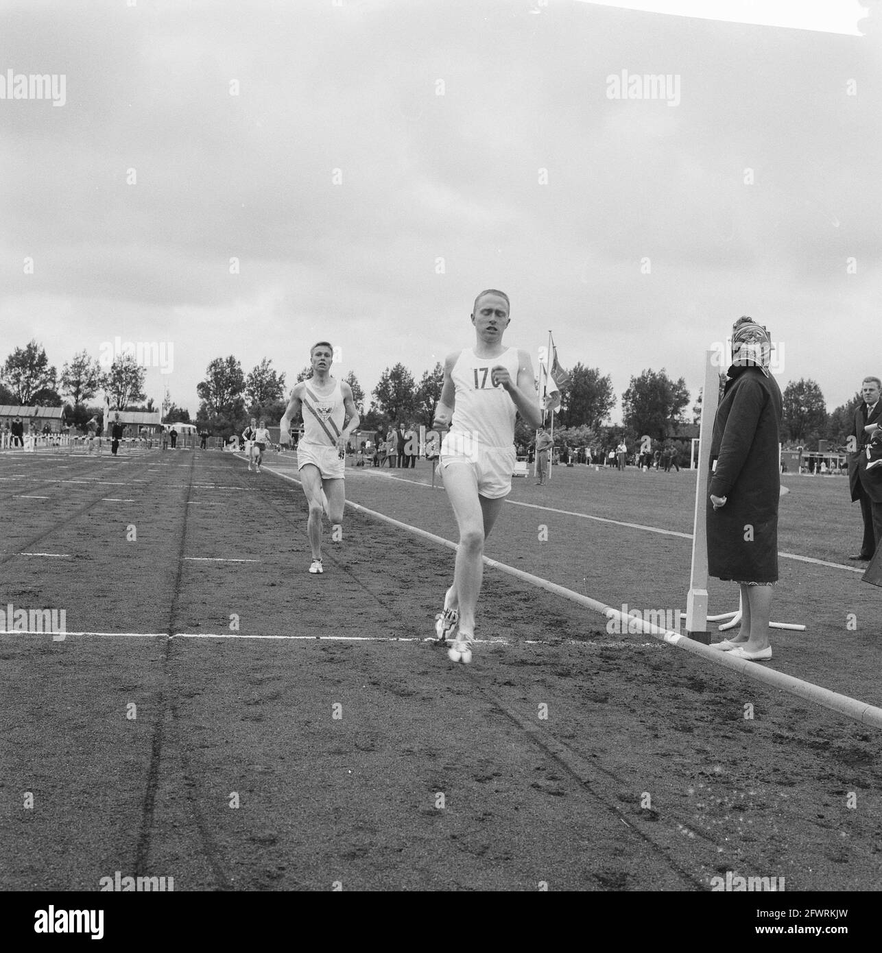 Dutch national youth championships athletics in Delft (kopp, 1 July 1962, ATLETIEK, The Netherlands, 20th century press agency photo, news to remember, documentary, historic photography 1945-1990, visual stories, human history of the Twentieth Century, capturing moments in time Stock Photo