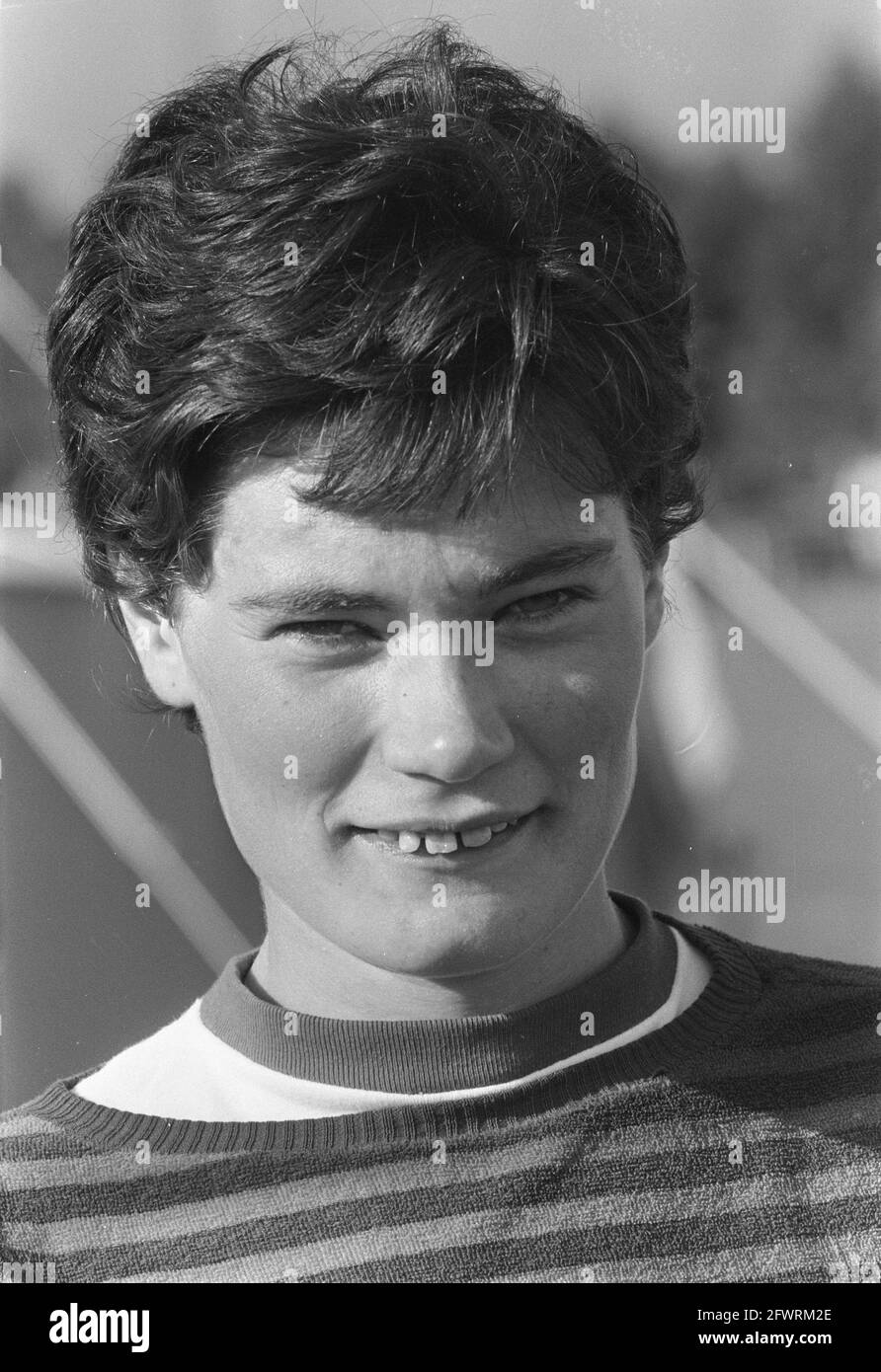 Dutch National Championships Athletics, R. van Slooten (head) 80 meters hurdles, August 6, 1966, ATLETICS, CHAMPIONSHIPS, hurdles, The Netherlands, 20th century press agency photo, news to remember, documentary, historic photography 1945-1990, visual stories, human history of the Twentieth Century, capturing moments in time Stock Photo