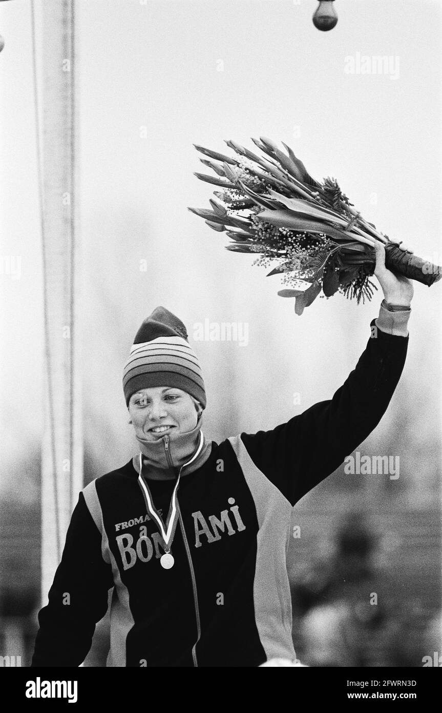 Dutch championships speed skating ladies allround in The Hague. Champion Ria Visser during her lap of honor, January 6, 1980, skating, sports, The Netherlands, 20th century press agency photo, news to remember, documentary, historic photography 1945-1990, visual stories, human history of the Twentieth Century, capturing moments in time Stock Photo