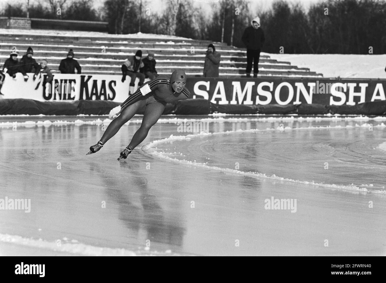 Dutch championships speed skating ladies allround in Heerenveen. Ria Visser in action, January 10, 1982, skating, sports, The Netherlands, 20th century press agency photo, news to remember, documentary, historic photography 1945-1990, visual stories, human history of the Twentieth Century, capturing moments in time Stock Photo