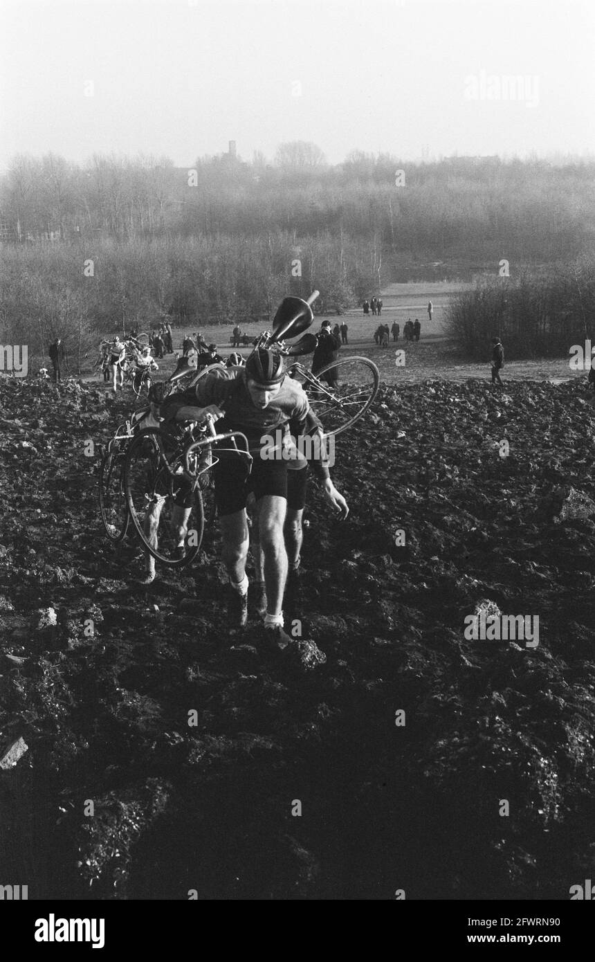 Cycle Cross in Amsterdam forest organized by Olympia van der Geerst (winner) first to climb the mountain behind him Frakking, 8 December 1963, The Netherlands, 20th century press agency photo, news to remember, documentary, historic photography 1945-1990, visual stories, human history of the Twentieth Century, capturing moments in time Stock Photo