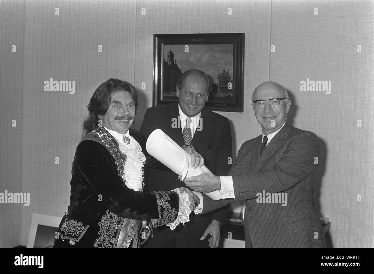 Czaar Peter ( ir. K. K. van Hoffen of Stork werkspoor Diesel) received by Mayor Samkalden at town hall, 28 September 1972, receptions, town halls, The Netherlands, 20th century press agency photo, news to remember, documentary, historic photography 1945-1990, visual stories, human history of the Twentieth Century, capturing moments in time Stock Photo