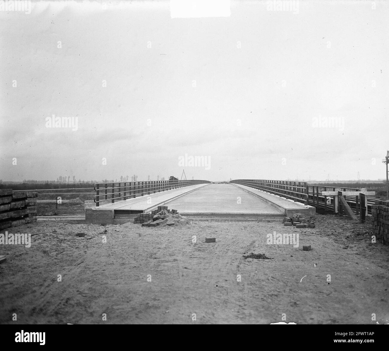 New road bridge over lock at Tiel, 6 January 1950, road bridges, The Netherlands, 20th century press agency photo, news to remember, documentary, historic photography 1945-1990, visual stories, human history of the Twentieth Century, capturing moments in time Stock Photo