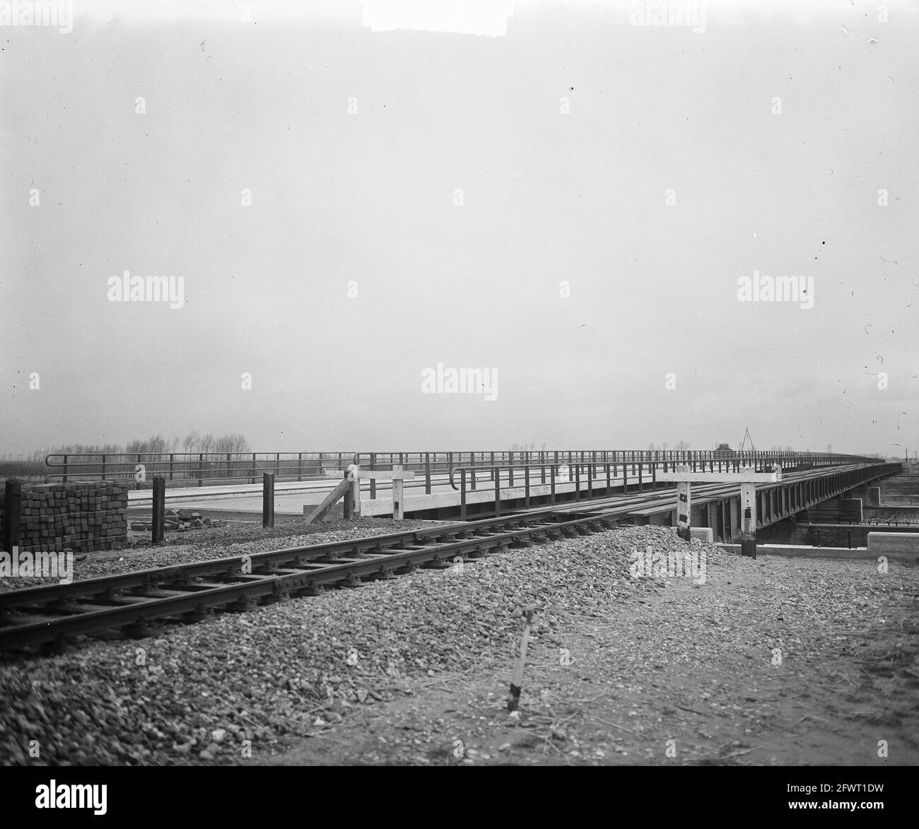 New road bridge over lock at Tiel, January 6, 1950, road bridges, The Netherlands, 20th century press agency photo, news to remember, documentary, historic photography 1945-1990, visual stories, human history of the Twentieth Century, capturing moments in time Stock Photo