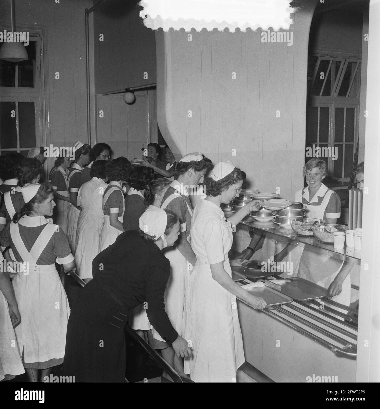 New dining room and cafeteria Wilhelmina Gasthuis, July 9, 1952, The Netherlands, 20th century press agency photo, news to remember, documentary, historic photography 1945-1990, visual stories, human history of the Twentieth Century, capturing moments in time Stock Photo
