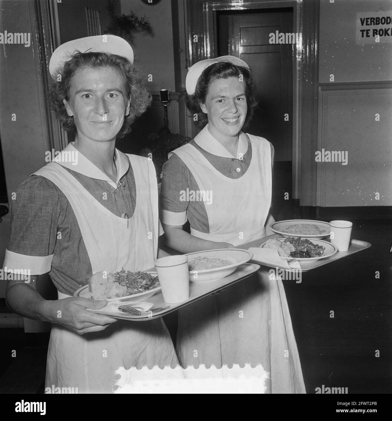 New dining room and cafeteria Wilhelmina Gasthuis, July 9, 1952, The Netherlands, 20th century press agency photo, news to remember, documentary, historic photography 1945-1990, visual stories, human history of the Twentieth Century, capturing moments in time Stock Photo