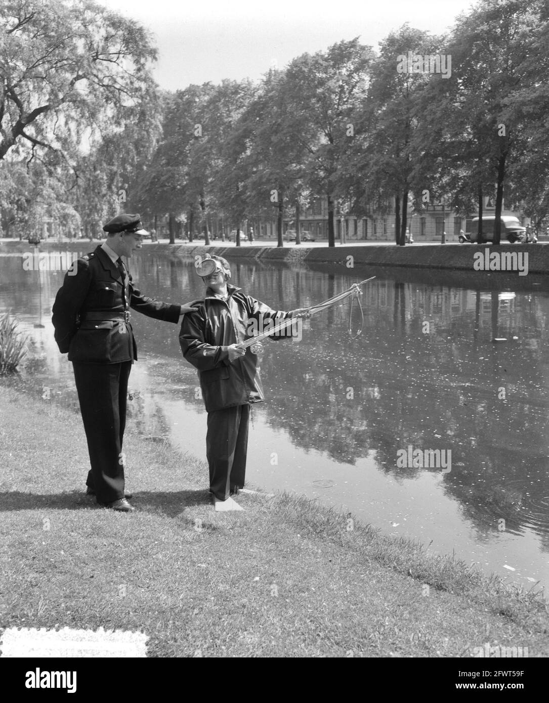 https://c8.alamy.com/comp/2FWT59F/new-fishing-tackle-including-underwater-fishing-with-harpoon-gun-etc-28-may-1956-the-netherlands-20th-century-press-agency-photo-news-to-remember-documentary-historic-photography-1945-1990-visual-stories-human-history-of-the-twentieth-century-capturing-moments-in-time-2FWT59F.jpg