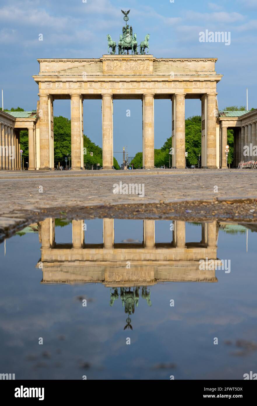 Berlin brandenburger tor hi-res stock photography and images - Alamy