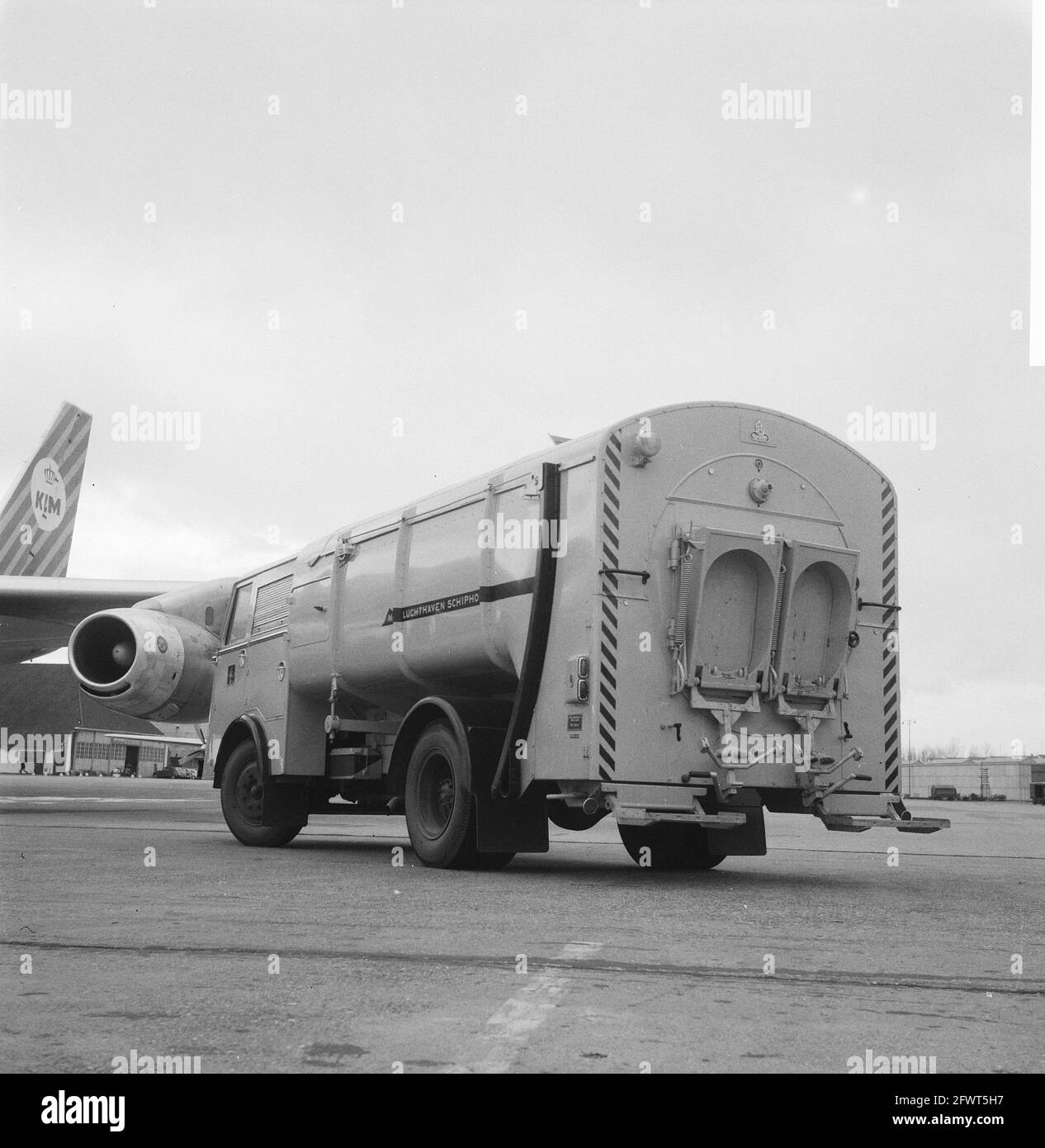New garbage truck at Schiphol Airport, January 22, 1962, garbage trucks, The Netherlands, 20th