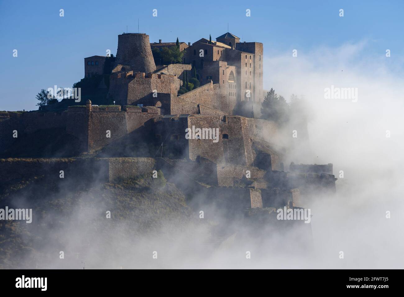 Cardona Castle, emerging from the morning mist (Barcelona, Catalonia, Spain) ESP: El castillo de Cardona, emergiendo entre la niebla por la mañana Stock Photo