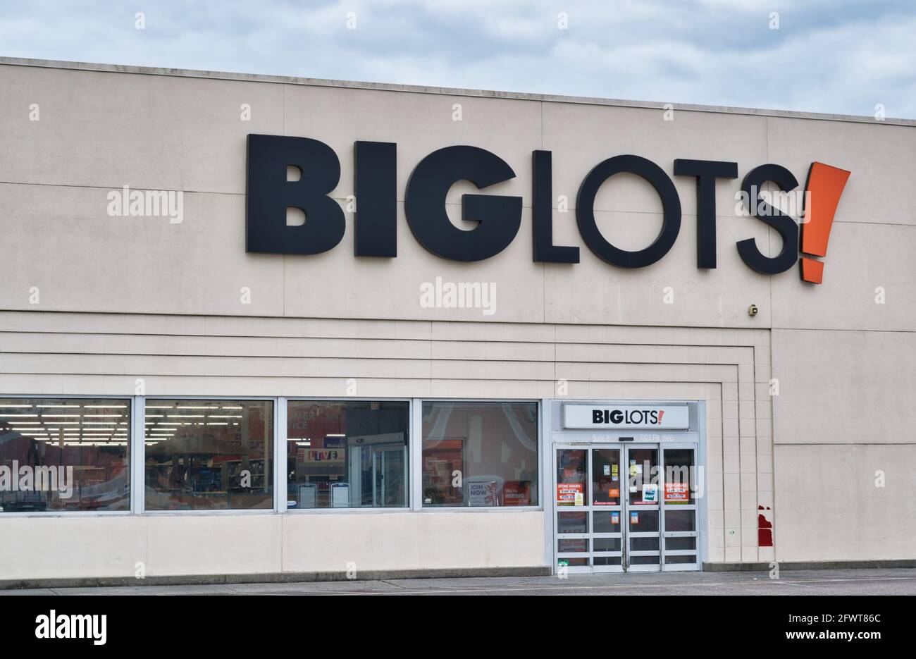 Big lots storefront hi-res stock photography and images - Alamy
