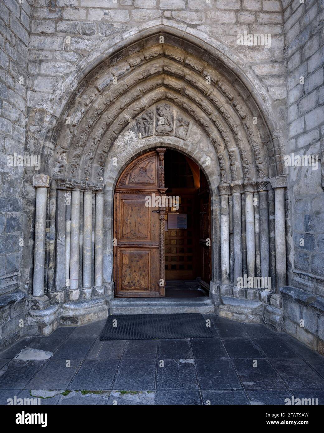 Entrance door to the Church of Sant Miquèu de Vielha (Aran Valley, Catalonia, Spain) ESP: Puerta de entrada a la Iglesia de Sant Miquèu de Vielha Stock Photo