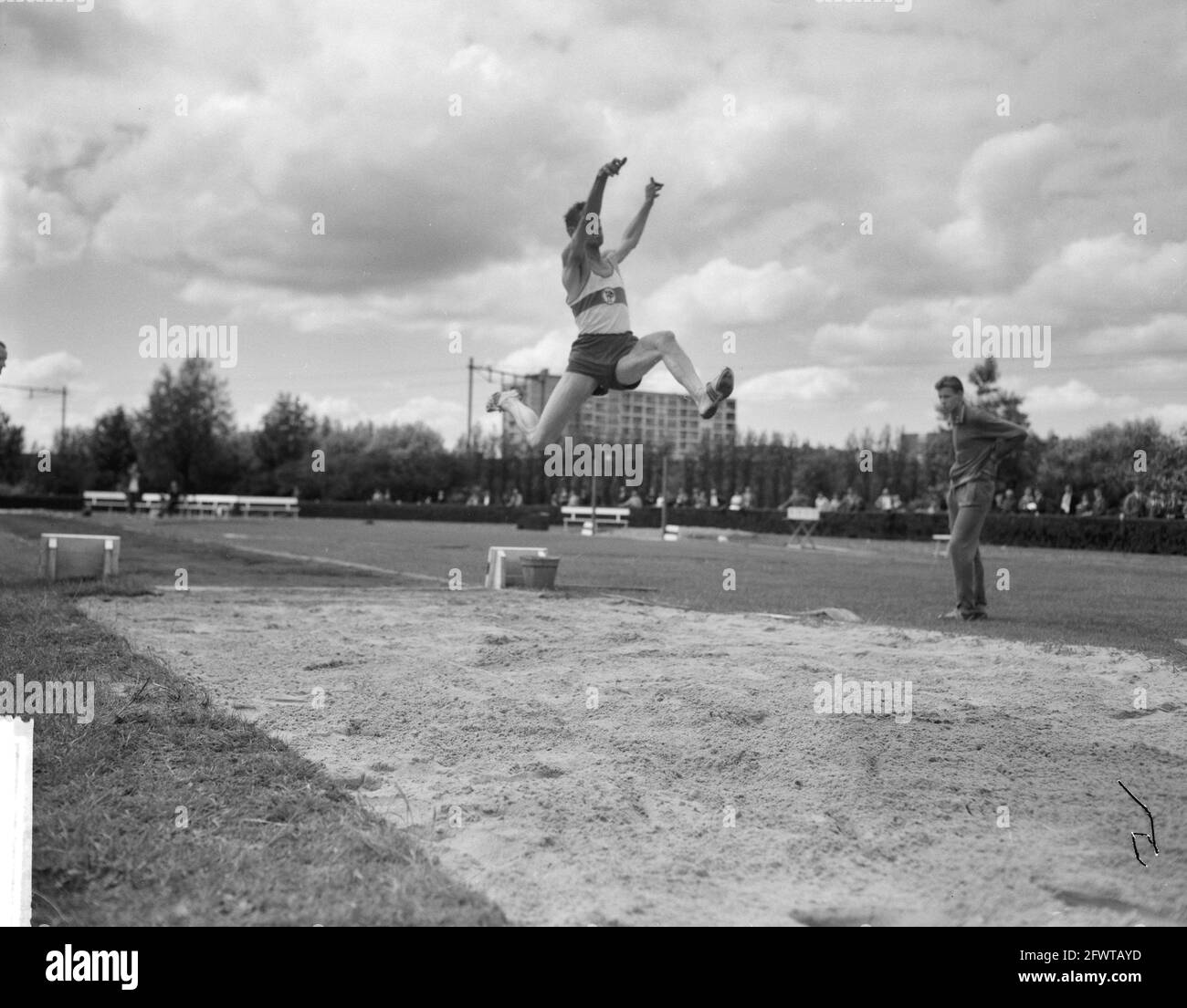 Mens triple jump Black and White Stock Photos & Images Alamy