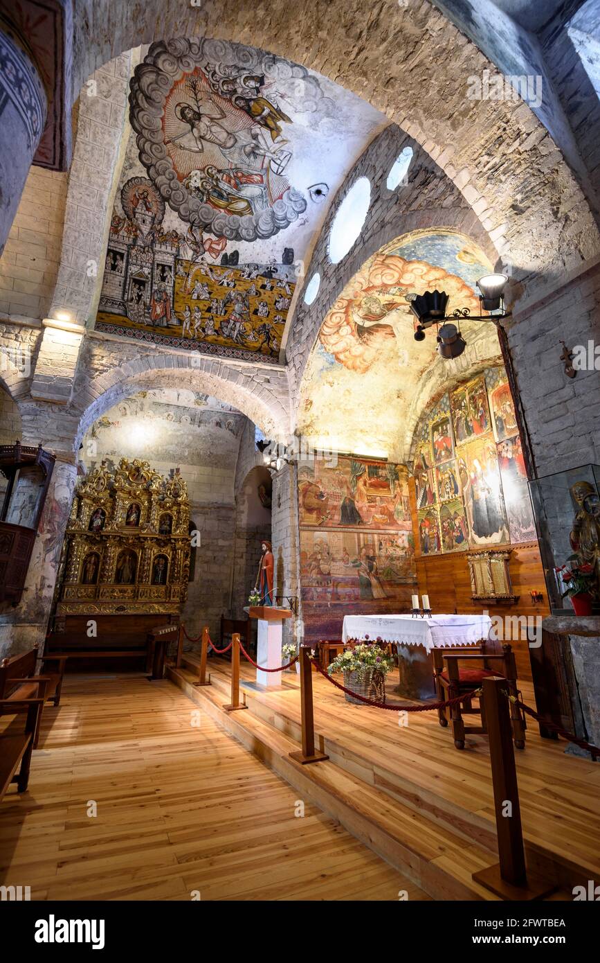 Inside the Romanesque church of Santa Maria d'Arties (Aran Valley, Catalonia, Spain, Pyrenees) ESP: Interior de la iglesia de Santa María de Arties Stock Photo