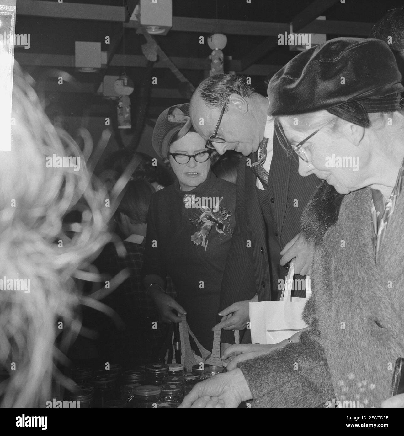 Ambassador Garran and his wife (presumably), November 10, 1965, bazaars, diplomats, openings, The Netherlands, 20th century press agency photo, news to remember, documentary, historic photography 1945-1990, visual stories, human history of the Twentieth Century, capturing moments in time Stock Photo