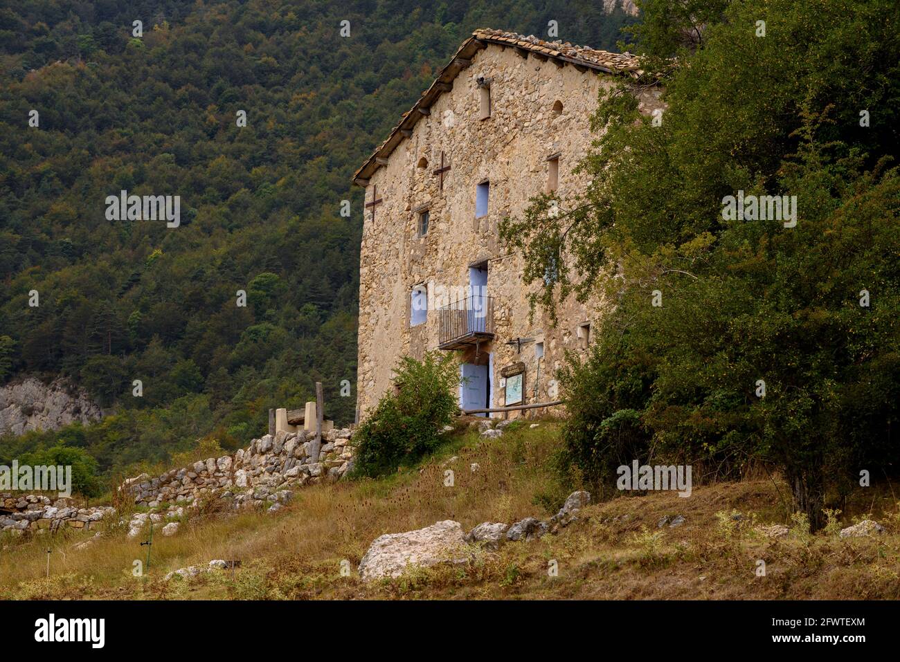 Ardericó refuge and its surroundings (Berguedà, Catalonia, Spain, Pyrenees) ESP: Entornos del refugio de Ardericó (Berguedà, Cataluña, España) Stock Photo