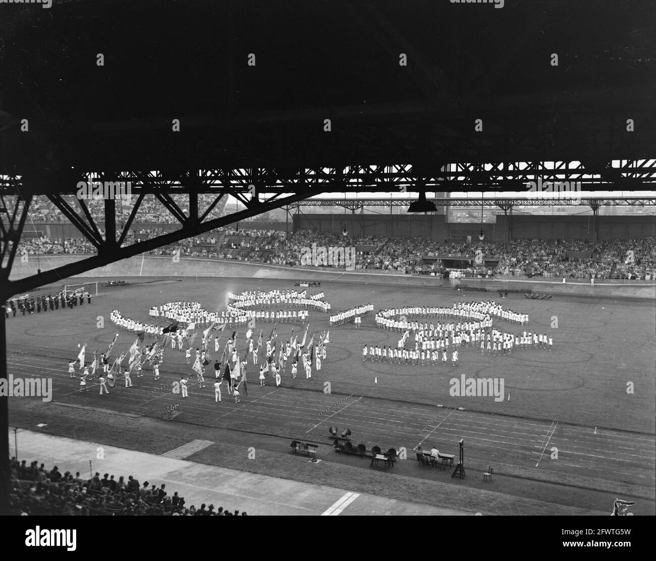 Olympic Day Stadion Amsterdam, overview gymnastics, June 13, 1954, STADIONS, overviews, The Netherlands, 20th century press agency photo, news to remember, documentary, historic photography 1945-1990, visual stories, human history of the Twentieth Century, capturing moments in time Stock Photo