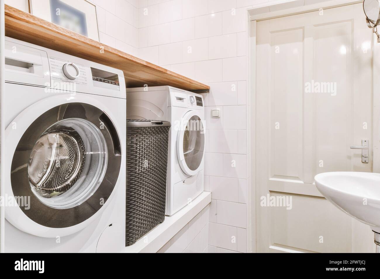 Washing and drying machine hires stock photography and images Alamy