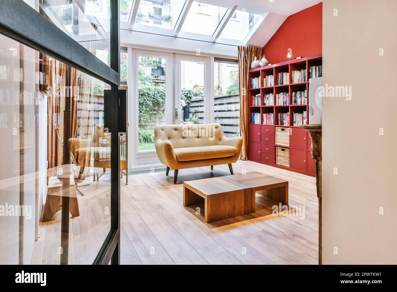 Floor to ceiling glass windows hi-res stock photography and images - Alamy