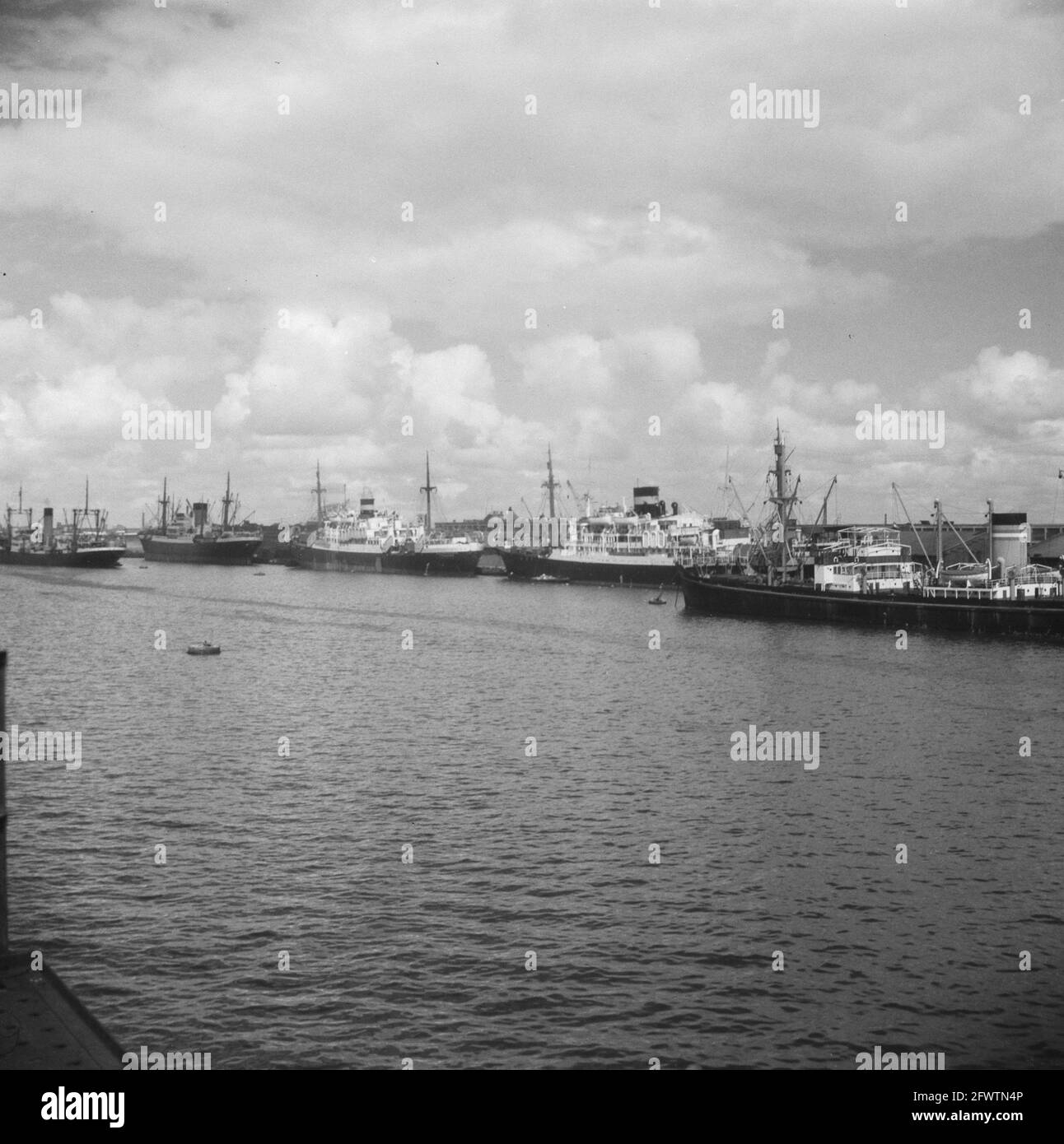 Unloaded ships Black and White Stock Photos & Images - Alamy