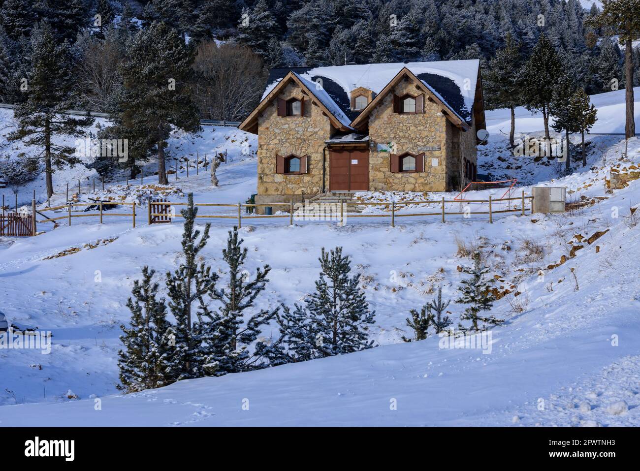 Rasos de Peguera snowy hut in winter (Berguedà, Catalonia, Spain, Pyrenees) ESP: Refugio de los Rasos de Peguera con nieve en invierno (España) Stock Photo