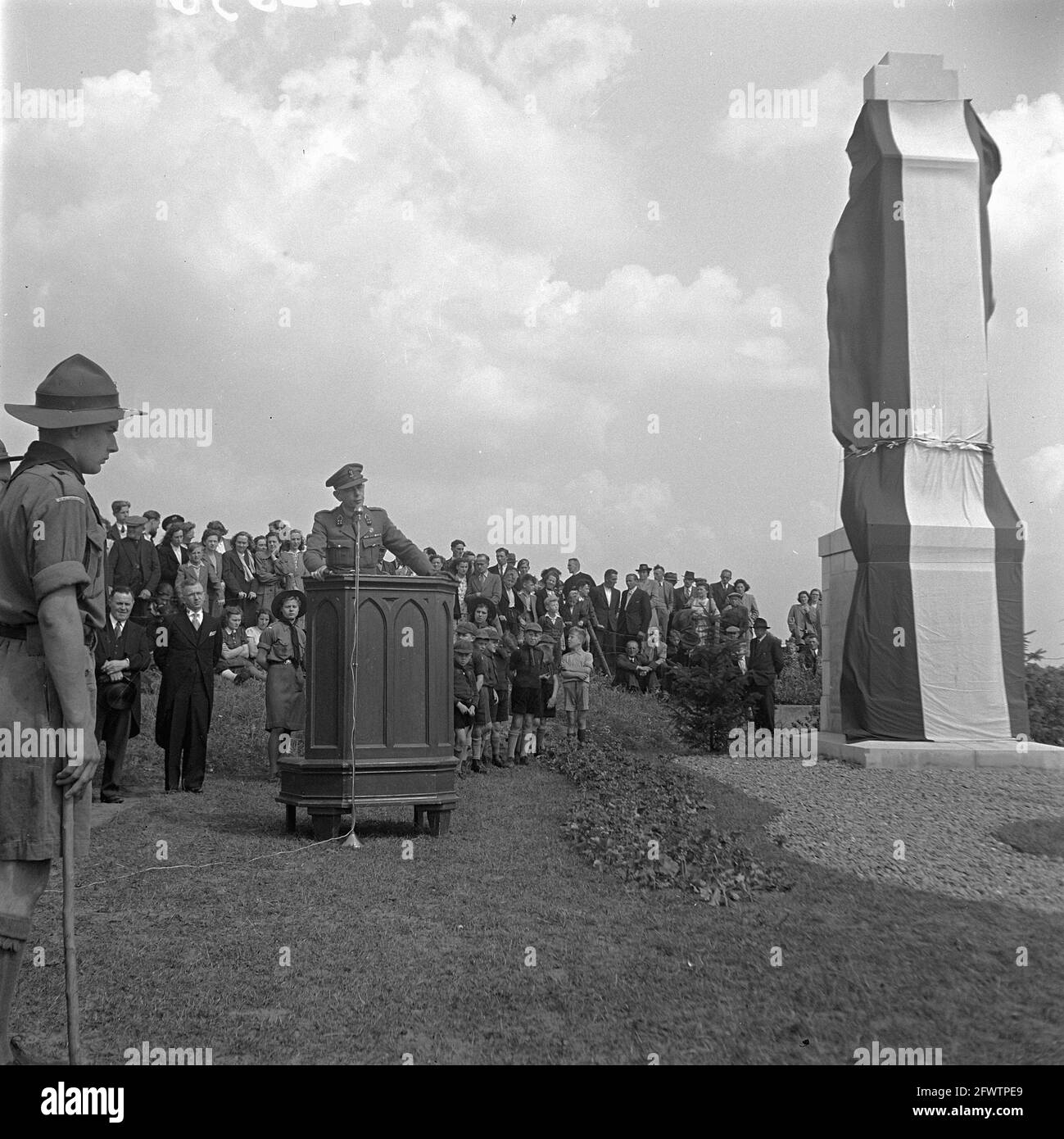 Unveiling monument fallen RAF pilots at Cuyk. General Wilson speaks, 11 July 1947, MONUMENT, Unveiling, Fallen, The Netherlands, 20th century press agency photo, news to remember, documentary, historic photography 1945-1990, visual stories, human history of the Twentieth Century, capturing moments in time Stock Photo