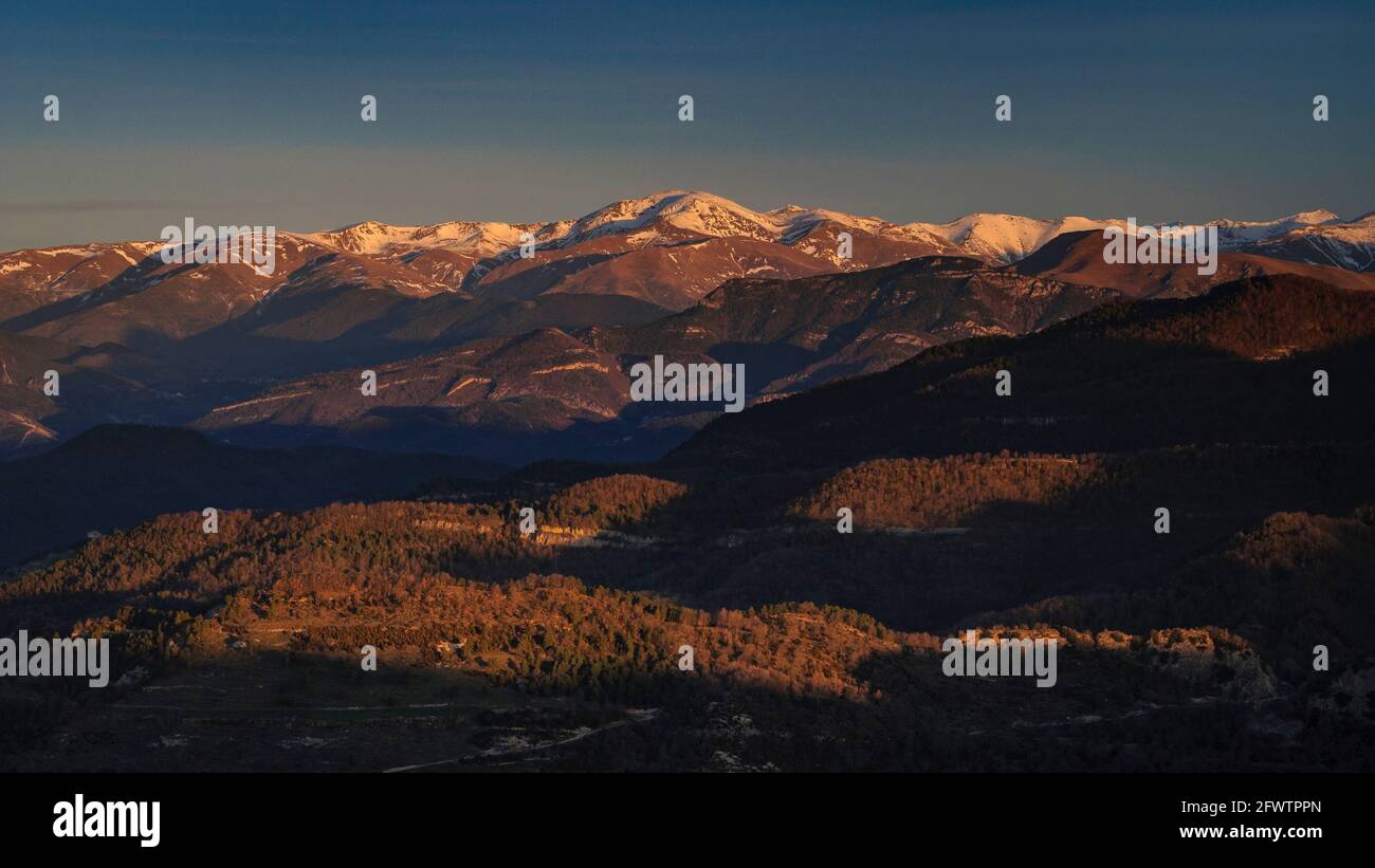 Sunrise in the Bellmunt viewpoint. Views of the Pyrenees and the Puigmal summit (Osona, Barcelona province, Catalonia, Spain, Pyrenees) Stock Photo