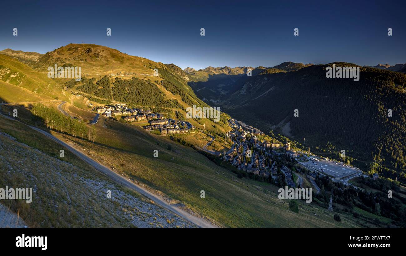 Summer sunset seen from the Eth Guardadèr de Beret viewpoint. Views to the  Baqueira mountain (Aran Valley, Catalonia, Spain, Pyrenees Stock Photo -  Alamy