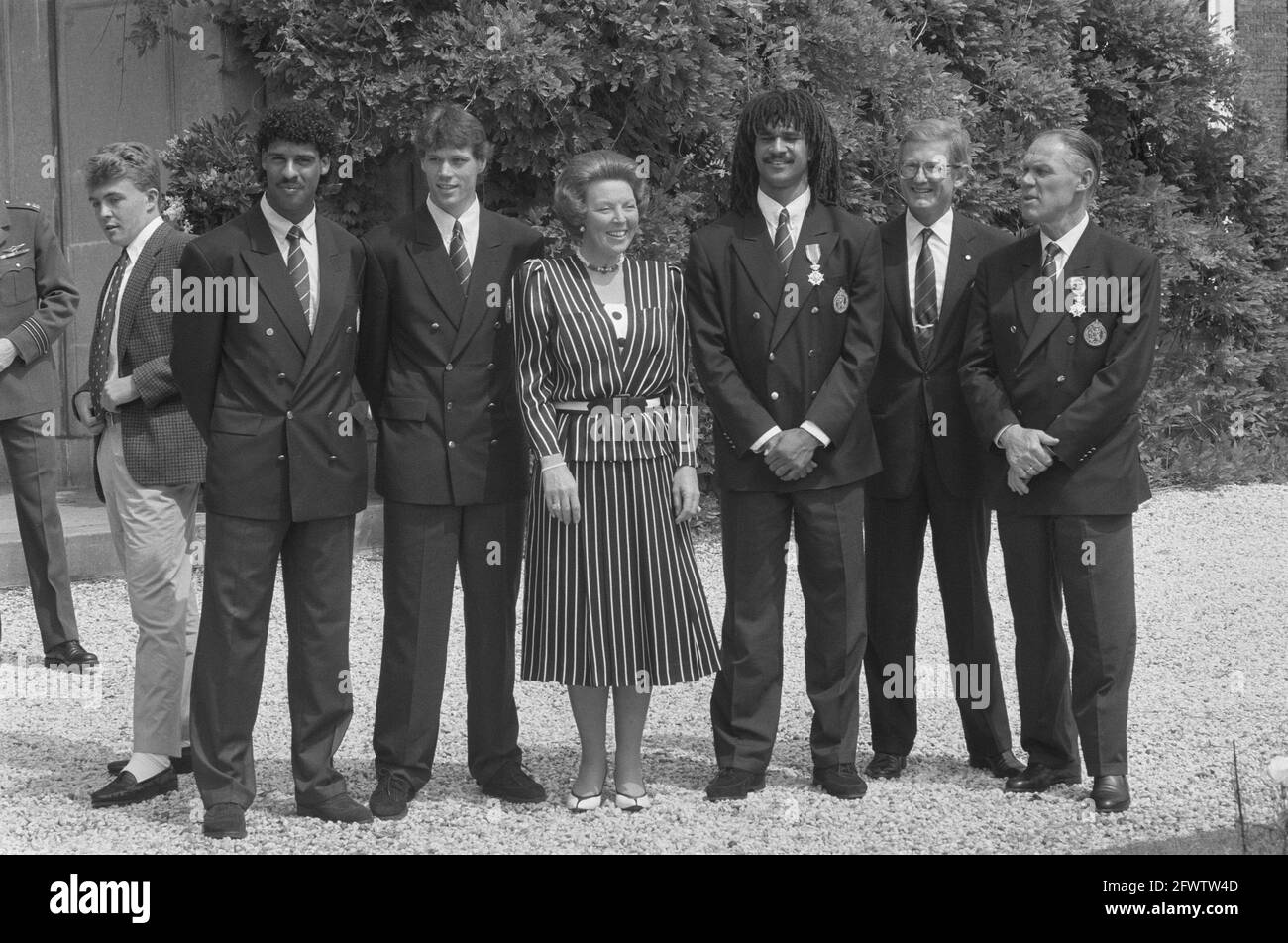 Reception of the Dutch National Football Team at Palace Huis ten Bosch after 1988; in the garden of the Palace, June 27, 1988, Sport, Football, The Netherlands, 20th century press agency photo, news to remember, documentary, historic photography 1945-1990, visual stories, human history of the Twentieth Century, capturing moments in time Stock Photo