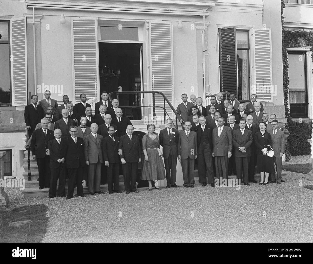 Reception RTC (Round Table Conference) delegations at Soestdijk, group, May 26, 1954, conferences, royal house, receptions, The Netherlands, 20th century press agency photo, news to remember, documentary, historic photography 1945-1990, visual stories, human history of the Twentieth Century, capturing moments in time Stock Photo