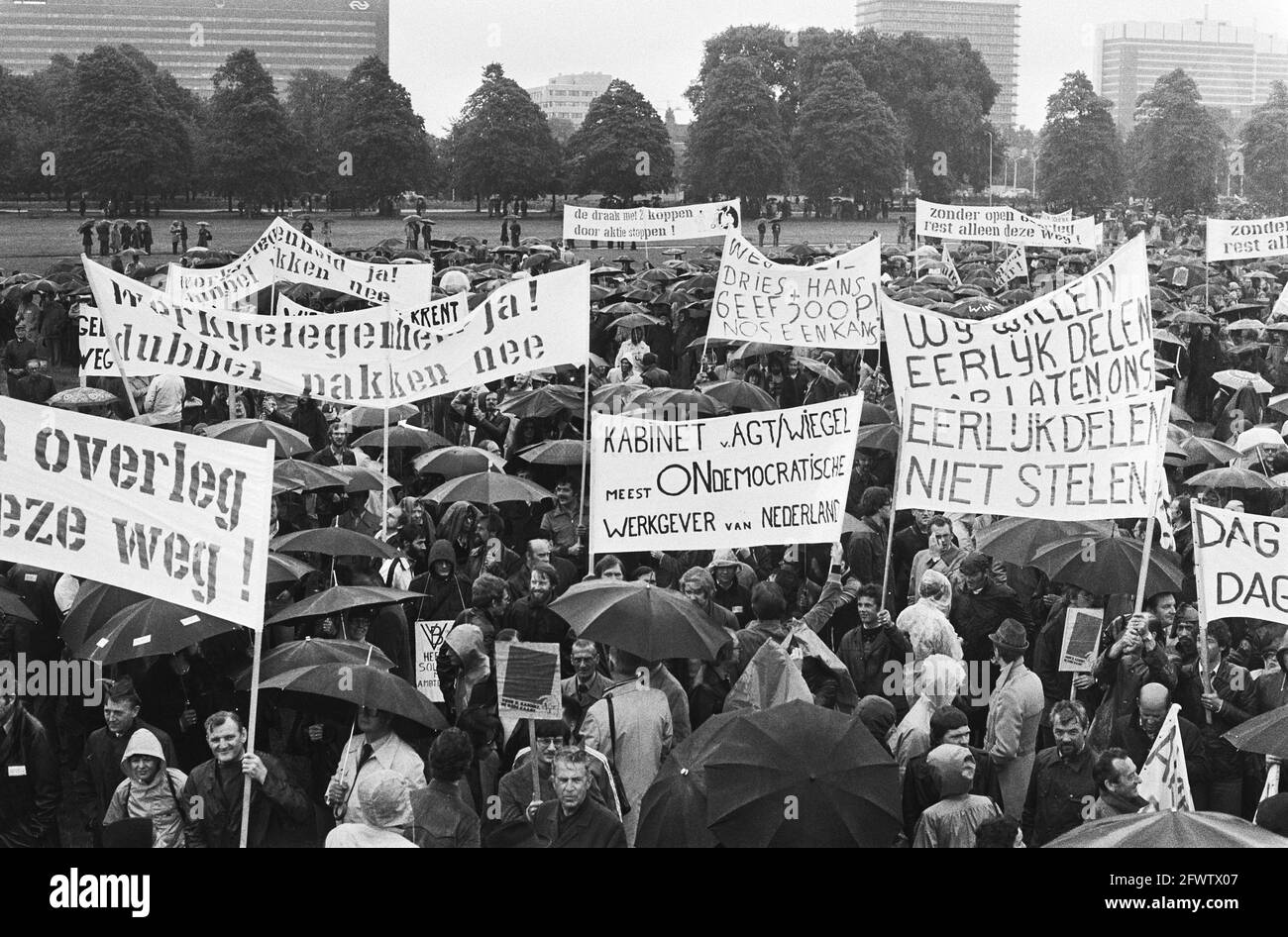 Civil Servants Demonstration, The Hague against Van Agt's Austerity Plans, overview meeting on Malieveld, June 26, 1978, Civil Servants, Austerity, meetings, demonstrations, The Netherlands, 20th century press agency photo, news to remember, documentary, historic photography 1945-1990, visual stories, human history of the Twentieth Century, capturing moments in time Stock Photo